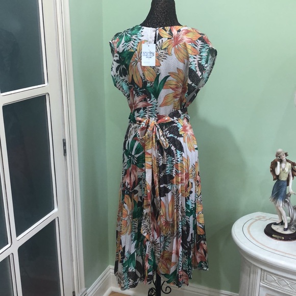 Dress - Picture 3 of 4